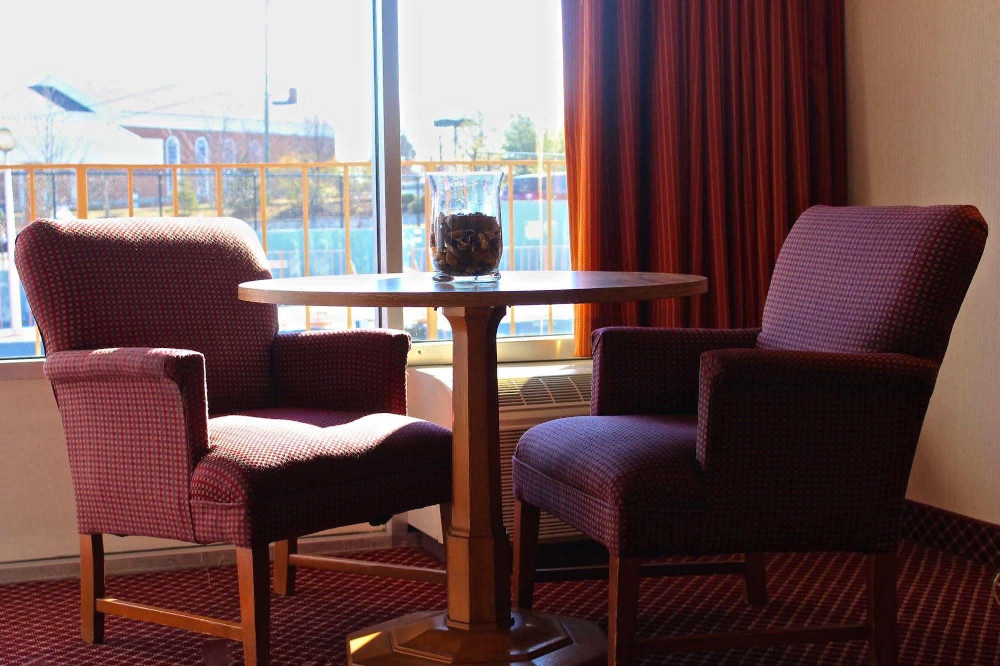 Regency Inn Richmond Dumbarton Εξωτερικό φωτογραφία
